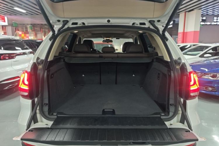 Used BMW X5 2017 xDrive35i Elegant Edition Trunk