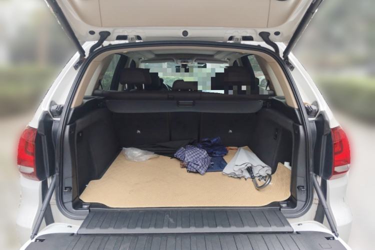 Used BMW X5 2017 xDrive28i Trunk
