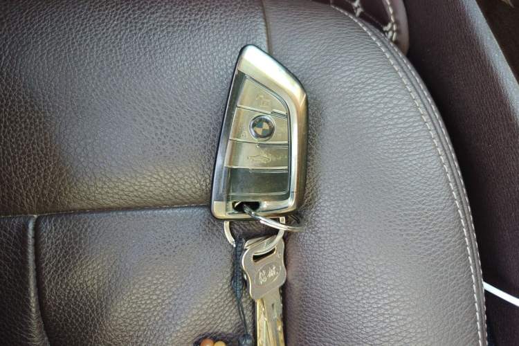 Used BMW X5 2017 xDrive28i Vehicle Key