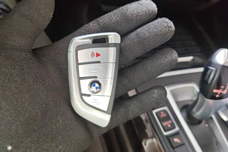 Used BMW X5 2017 xDrive28i Vehicle Key