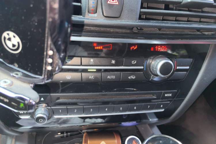 Used BMW X5 2018 xDrive35i Elegant Edition Audio And AC Panel