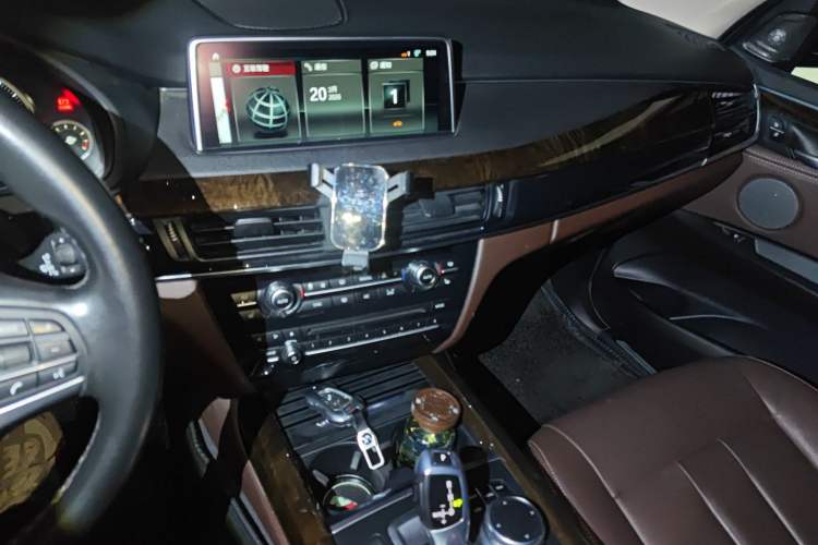 Used BMW X5 2018 xDrive28i Audio And AC Panel