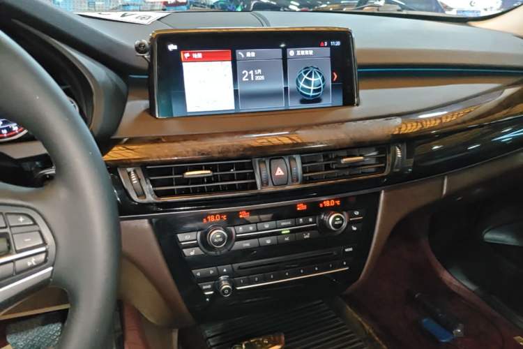 Used BMW X5 2018 xDrive28i Audio And AC Panel