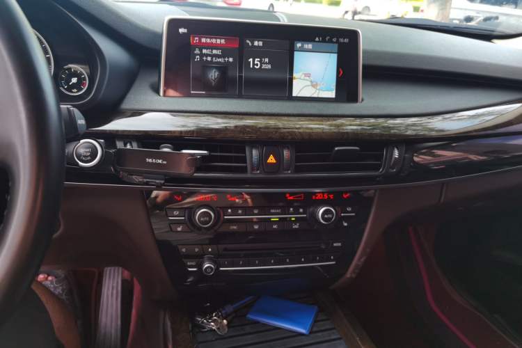Used BMW X5 2018 xDrive28i Audio And AC Panel