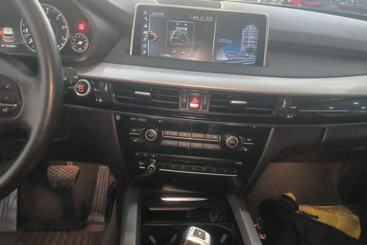Used BMW X5 2018 xDrive35i Base Model Middle East Audio And AC Panel