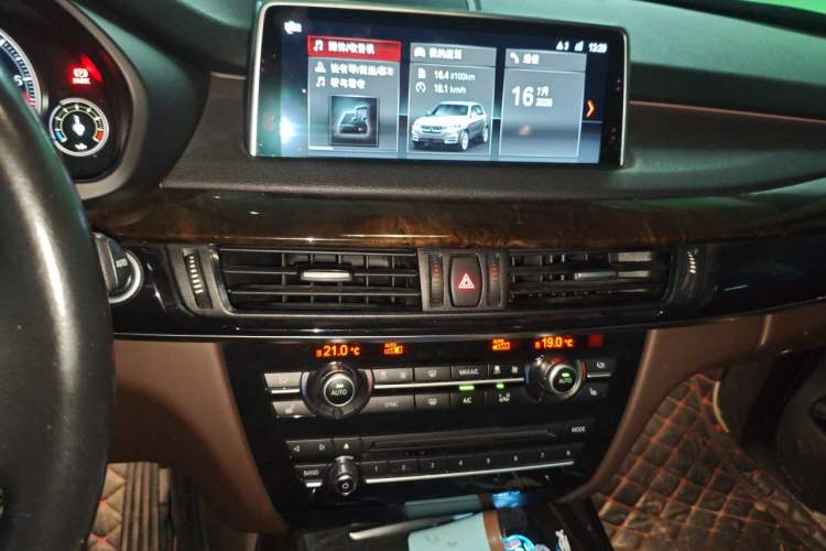 Used BMW X5 2018 xDrive28i Audio And AC Panel