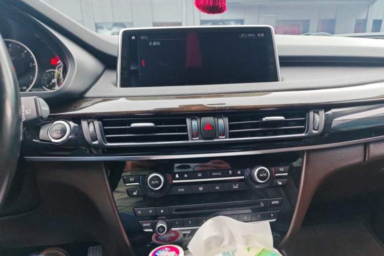 Used BMW X5 2018 xDrive28i Audio And AC Panel