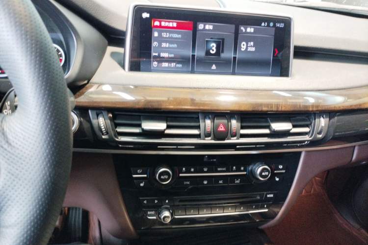 Used BMW X5 2018 xDrive28i Audio And AC Panel