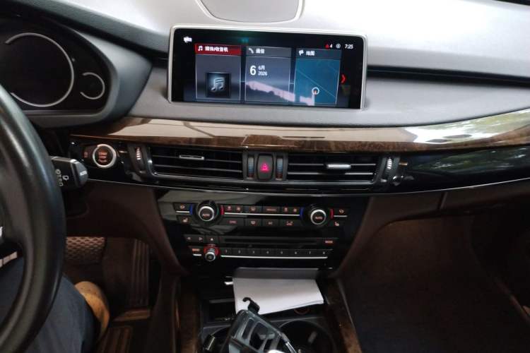 Used BMW X5 2018 xDrive28i Audio And AC Panel