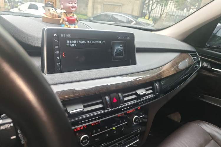 Used BMW X5 2018 xDrive28i Audio And AC Panel