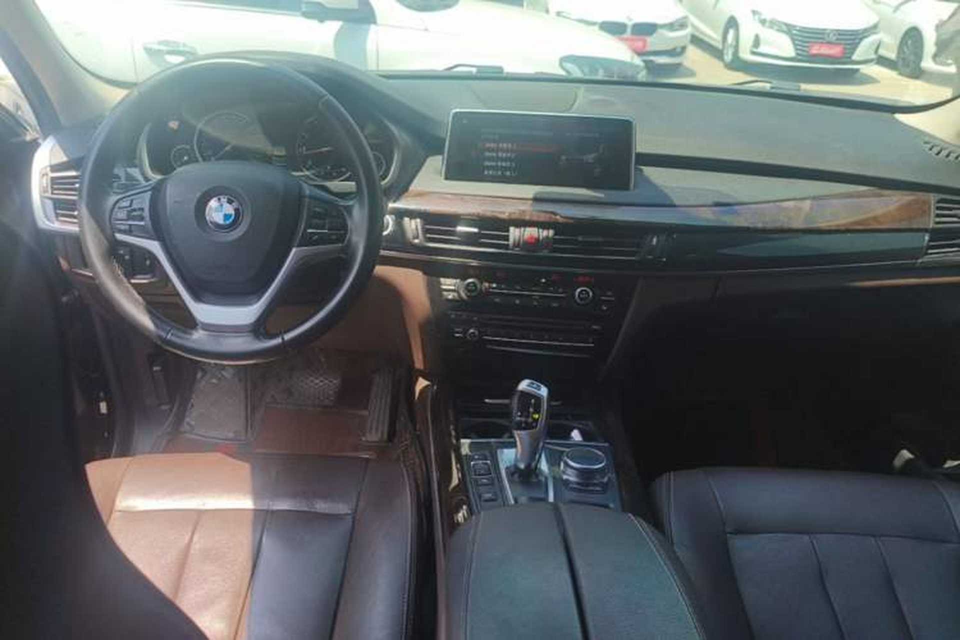 Used BMW X5 2018 xDrive28i Center Console