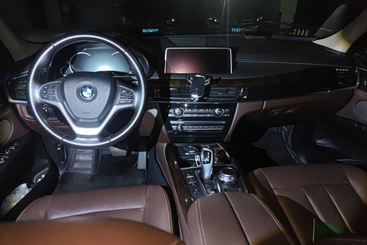 Used BMW X5 2018 xDrive28i Center Console