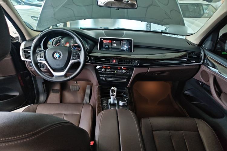 Used BMW X5 2018 xDrive28i Center Console