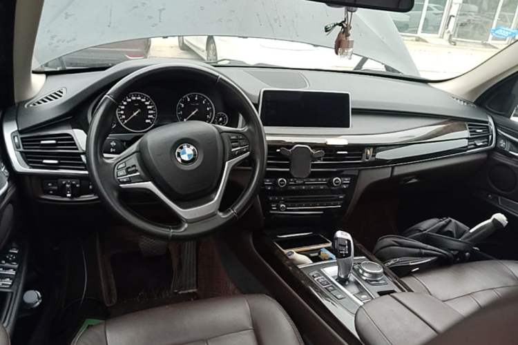 Used BMW X5 2018 xDrive28i Center Console
