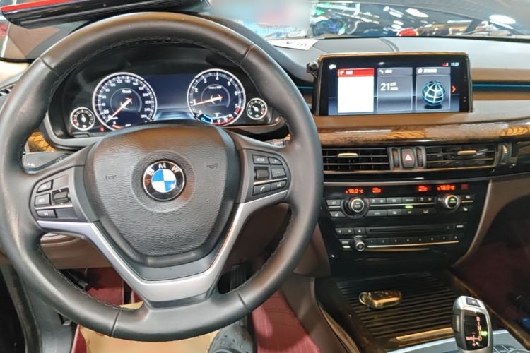 Used BMW X5 2018 xDrive28i Center Console