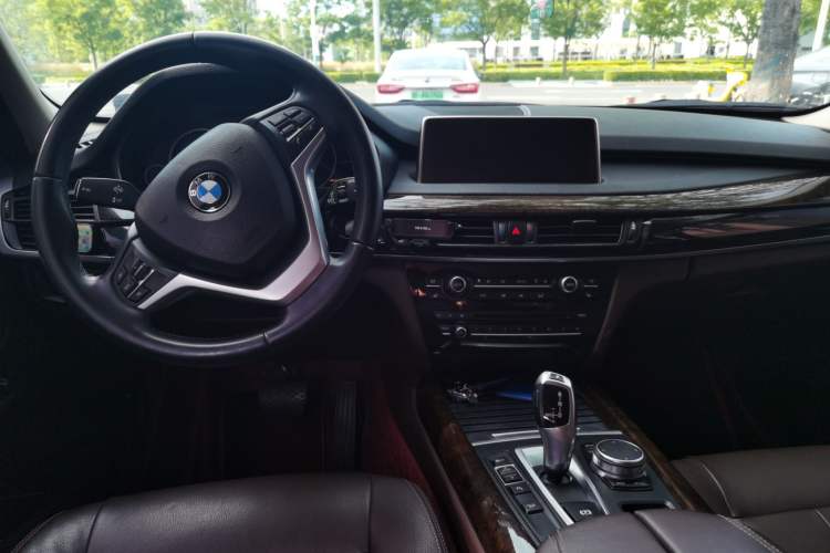 Used BMW X5 2018 xDrive28i Center Console
