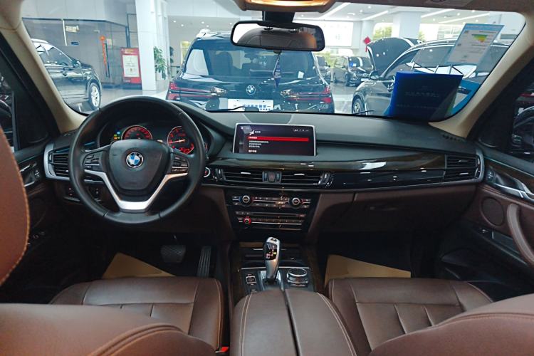 Used BMW X5 2018 xDrive28i Center Console