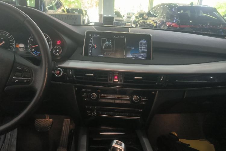 Used BMW X5 2018 xDrive35i Base Model Middle East Center Console