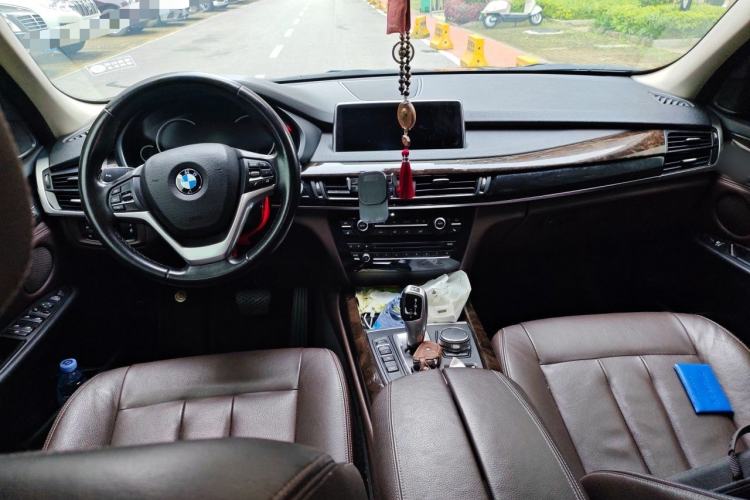 Used BMW X5 2018 xDrive28i Center Console