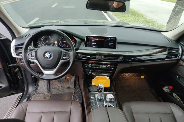 Used BMW X5 2018 xDrive28i Center Console