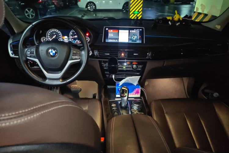 Used BMW X5 2018 xDrive28i Center Console
