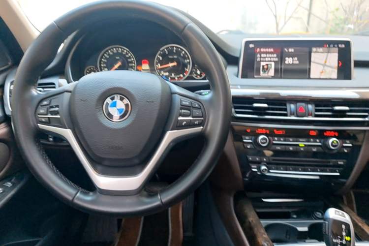 Used BMW X5 2018 xDrive28i Center Console