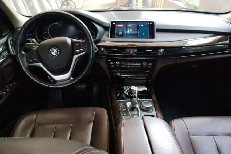 Used BMW X5 2018 xDrive28i Center Console