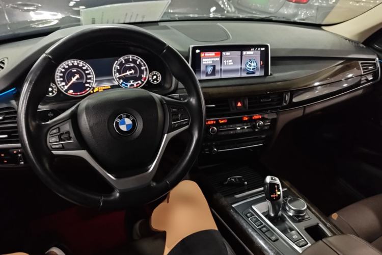Used BMW X5 2018 xDrive28i Center Console