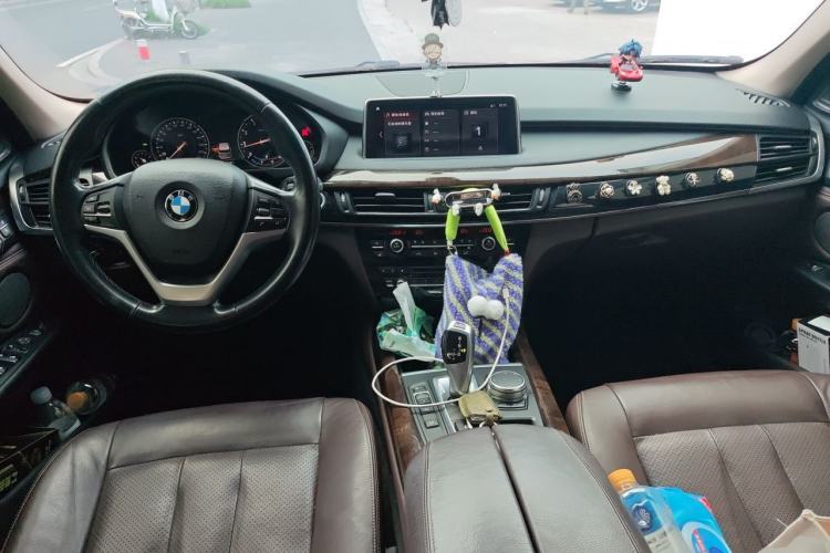 Used BMW X5 2018 xDrive28i Center Console