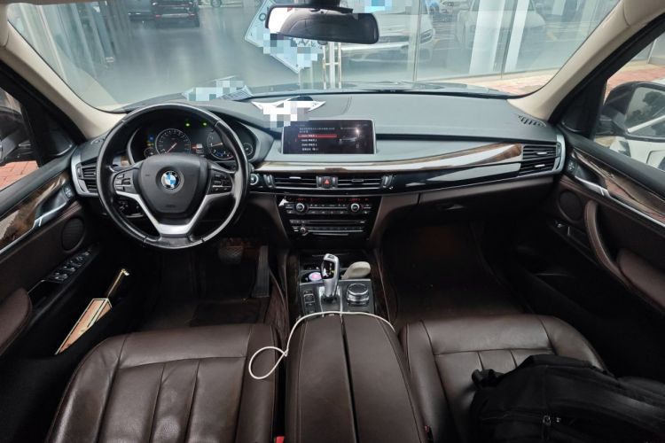 Used BMW X5 2018 xDrive28i Center Console