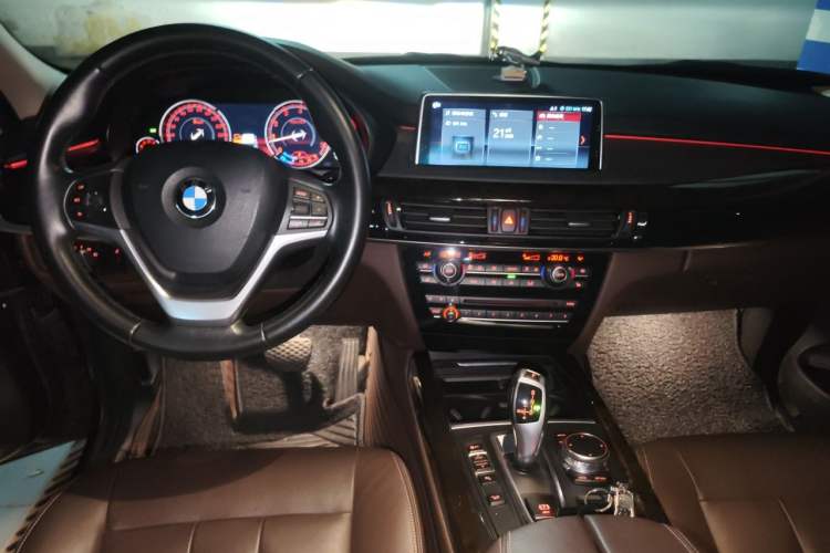 Used BMW X5 2018 xDrive28i Center Console