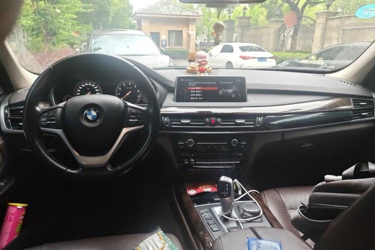 Used BMW X5 2018 xDrive28i Center Console