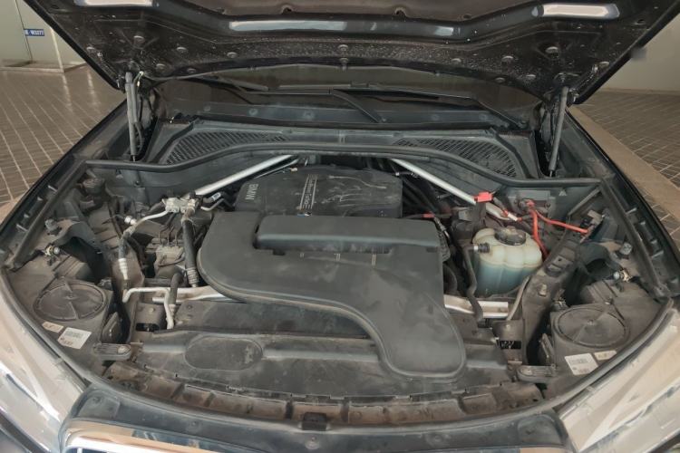 Used BMW X5 2018 xDrive28i Engine Bay