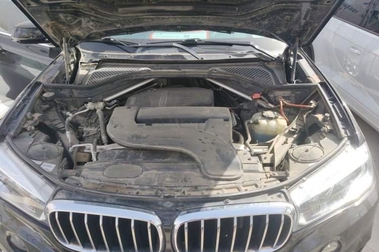 Used BMW X5 2018 xDrive28i Engine Bay
