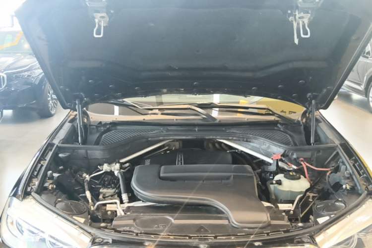 Used BMW X5 2018 xDrive28i Engine Bay