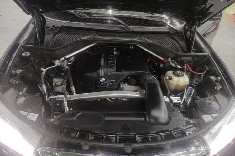 Used BMW X5 2018 xDrive35i Standard Small Screen Leather Middle East Engine Bay