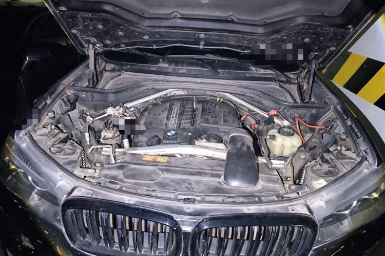 Used BMW X5  Engine Bay
