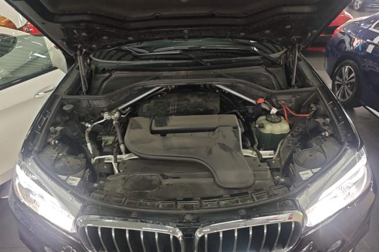 Used BMW X5 2018 xDrive28i Engine Bay