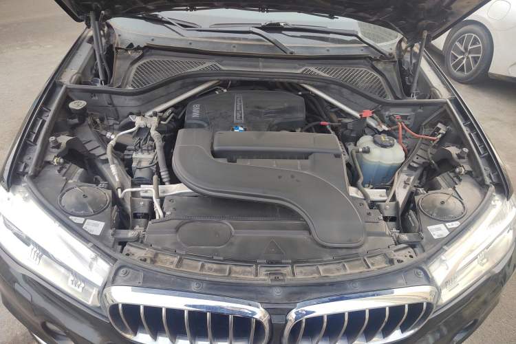 Used BMW X5 2018 xDrive28i Engine Bay