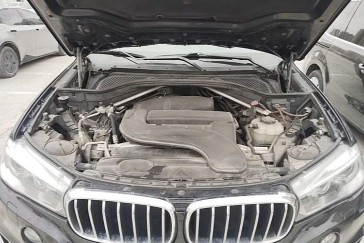 Used BMW X5 2018 xDrive28i Engine Bay