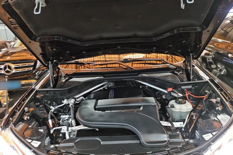Used BMW X5 2018 xDrive28i Engine Bay