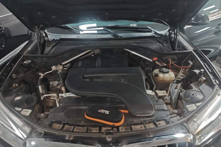 Used BMW X5 2018 xDrive28i Engine Bay