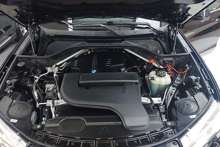 Used BMW X5 2018 xDrive28i Engine Bay