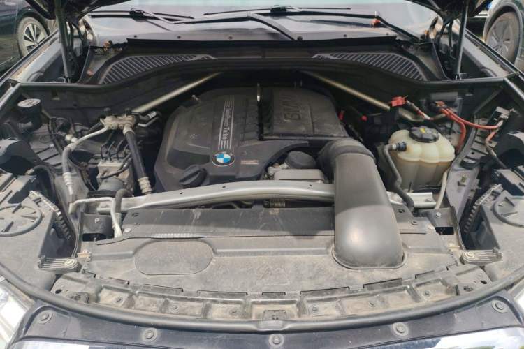 Used BMW X5  Engine Bay