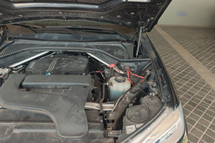 Used BMW X5 2018 xDrive28i Engine Bay Left