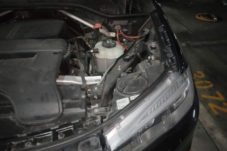 Used BMW X5 2018 xDrive28i Engine Bay Left