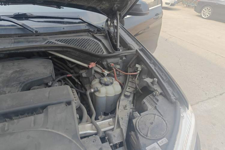 Used BMW X5 2018 xDrive28i Engine Bay Left