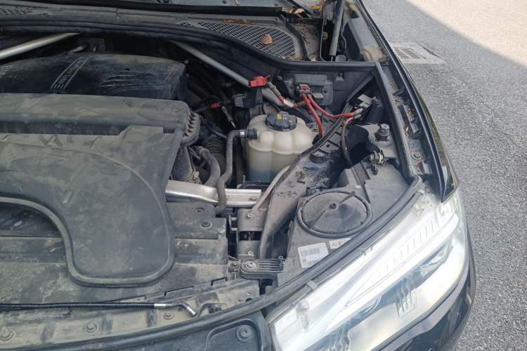 Used BMW X5 2018 xDrive28i Engine Bay Left