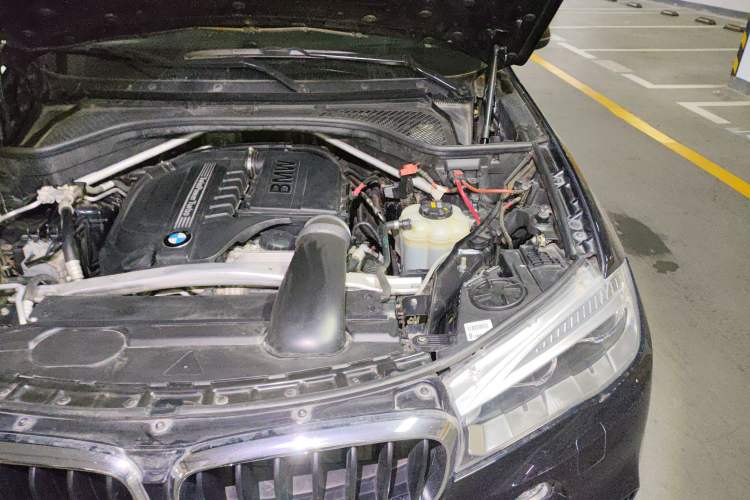 Used BMW X5 2018 xDrive35i M Sport Edition Engine Bay Left