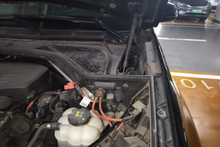 Used BMW X5 2018 xDrive28i Engine Bay Left